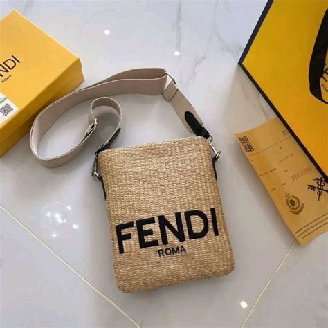 กระเป๋า fendi สะพายข้าง|fendi pants.